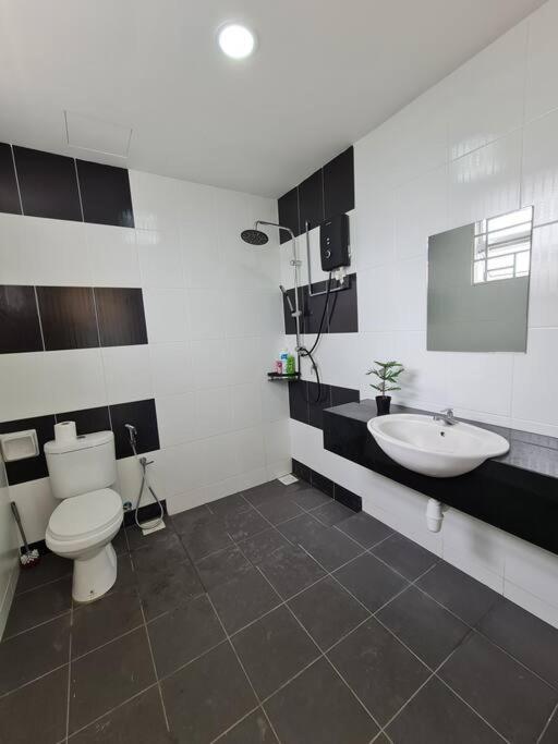 3Storey House 13Pax Family Suite Bayan Lepas Exterior photo